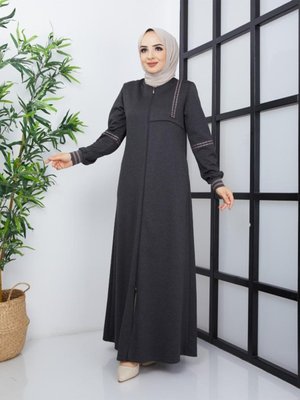 Yeni Sezon 1.sınıf Atlas Kumaş Kolları Ribanalı Ve Işlemeli Şık Spor Gri Renk Kışlık Ferace Yeni Sezon 1.sınıf Atlas Kumaş Kolları Ribanalı Ve Işlemeli Şık Spor Gri Renk Kışlık Ferace
