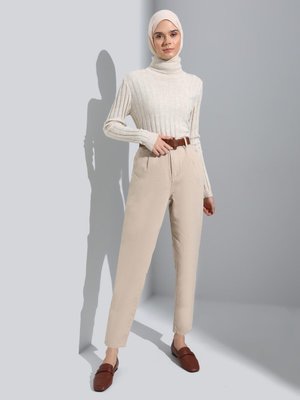 Deri Kemer Detaylı Klasik Kesim Pantolon Natural Deri Kemer Detaylı Klasik Kesim Pantolon Natural