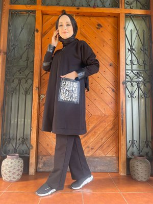 Şıklığı Rahatlığı Sunan İplik Deri Ve Harf Cep Detaylı Eşofman Takım Şıklığı Rahatlığı Sunan İplik Deri Ve Harf Cep Detaylı Eşofman Takım