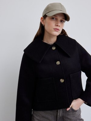 Geniş Yakalı Kaşe Ceket Siyah Geniş Yakalı Kaşe Ceket Siyah