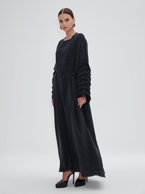 Makrome Kol Detaylı Siyah Kap