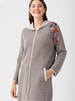 Bej Reglan Kol Nakış İşlemeli Kaban Bej Reglan Kol Nakış İşlemeli Kaban