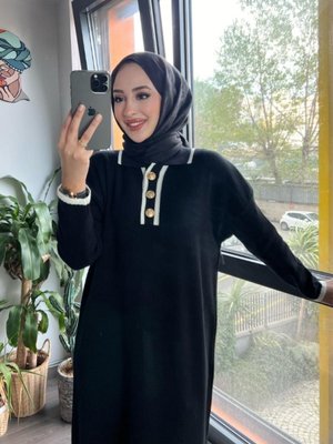 Yaka Gold Düğmeli Siyah Triko Gömlek Elbise Yaka Gold Düğmeli Siyah Triko Gömlek Elbise