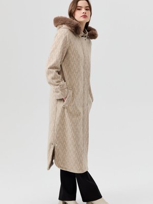 Seyyar Kürk Kapüşonlu Spor Kaban Bej