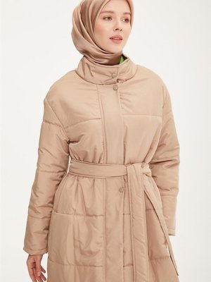 Beli Kuşaklı Şişme Kaban Bej