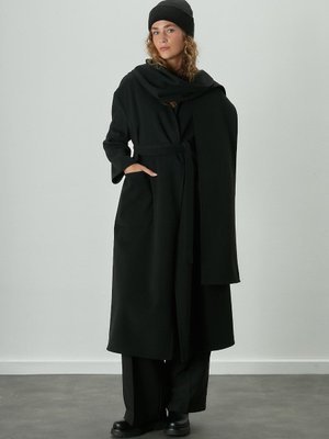 Elite Atkılı Kaşe Kaban Siyah