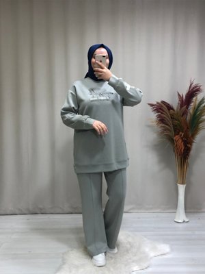 Önü Yazı Detaylı Eşofman Takımı