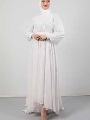 Pileli Kuyruklu Elbise Beyaz Pileli Kuyruklu Elbise Beyaz