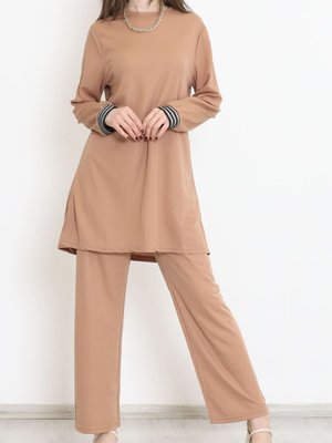 By Nurcihan Yırtmaçlı Takım Sütlükahve By Nurcihan Yırtmaçlı Takım Sütlükahve