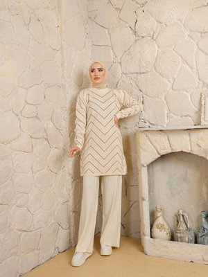 Krem Zikzak Desenli Pantolonlu Takım