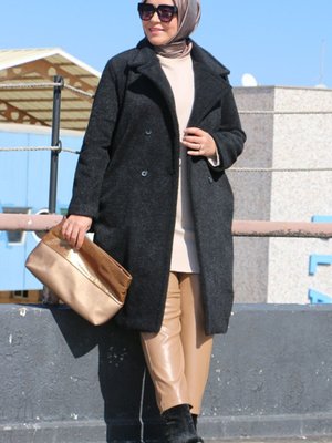 Siyah Büyük Beden Düğme Detaylı Keçe Kaban