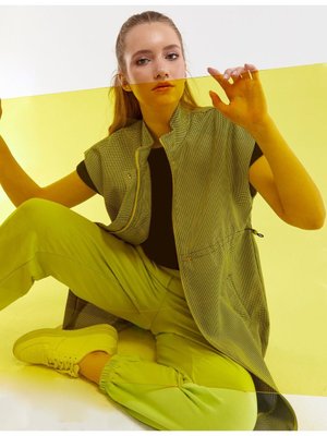 Fermuar Kapamalı Yelek Siyah Beyaz Fermuar Kapamalı Yelek Siyah Beyaz