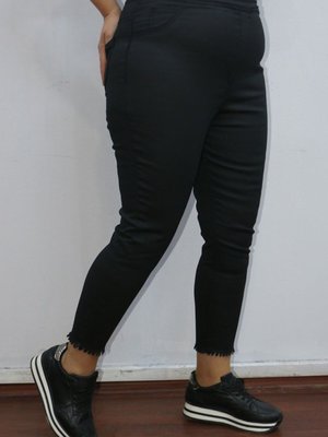 Siyah Büyük Beden Mat Deri Görünümlü Dar Paça Kot Pantolon