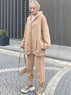 Önü Fermuarlı Kapüşonlu Yan Yırtmaçlı Üçiplik Sweat Hırka