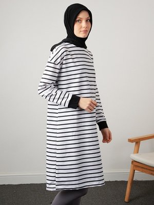 Çizgili Kapüşonlu Uzun Sweatshirt Beyaz Çizgili Kapüşonlu Uzun Sweatshirt Beyaz