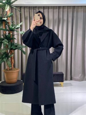 Siyah Kemerli Kaban Siyah Kemerli Kaban