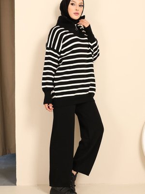 Siyah Yaka Fermuarlı Çizgili Triko Takım
