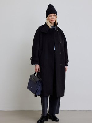 İza Premium Kaşe Kaban Siyah