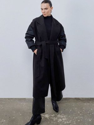 Siyah Kolları Paraşüt Detaylı Kaşe Kaban