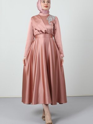 Omzu Taşlı Saten Abiye Elbise Pembe Omzu Taşlı Saten Abiye Elbise Pembe