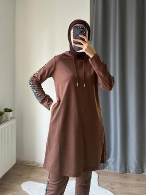 Kamuflaj Şeritli Kapüşonlu Eşofman Takımı Kahve Kamuflaj Şeritli Kapüşonlu Eşofman Takımı Kahve