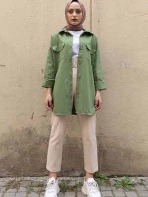 Kapaklı Iki Cepli Tahta Düğmeli Gömlek Kapaklı Iki Cepli Tahta Düğmeli Gömlek