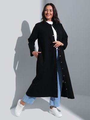 Siyah Büyük Beden Boydan Çıtçıt Düğmeli İplik Örme Kap