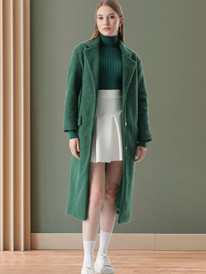 Zümrüt Yeşil Düğmeli Uzun Buklet Kaban Zümrüt Yeşil Düğmeli Uzun Buklet Kaban