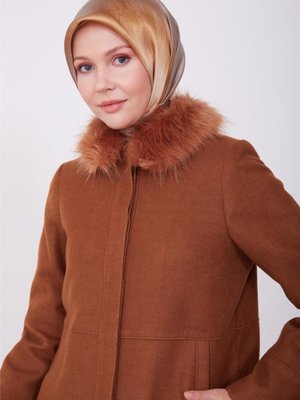 Yakası Kürk Detaylı Önü Patlı Kaban Taba