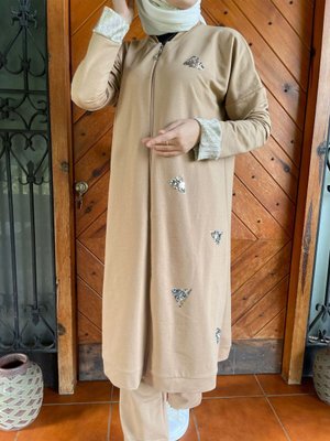 Aysun Aydemir Payet Ucgen Detay Nohut Rengi Sade Şık Tesettür İkili Esofman Takımı Aysun Aydemir Payet Ucgen Detay Nohut Rengi Sade Şık Tesettür İkili Esofman Takımı