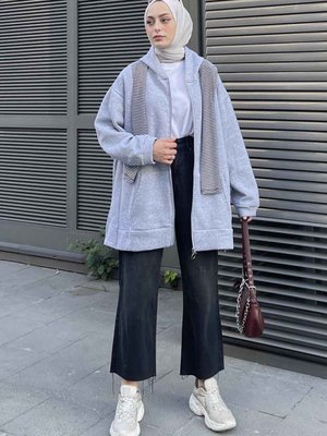 Önü Fermuarlı Kapüşonlu Yan Yırtmaçlı Üçiplik Sweat Hırka