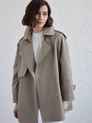 Oversıze Kısa Trençkot Çağla Oversıze Kısa Trençkot Çağla