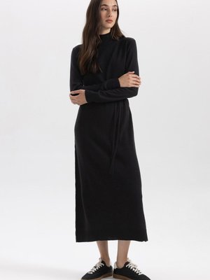 Yarım Balıkçı Yaka Uzun Kollu Maxi Triko Elbise