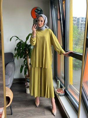 Harika Komple Piliseli Bol Paça Pantolon Ve Tunik Sandy Takım