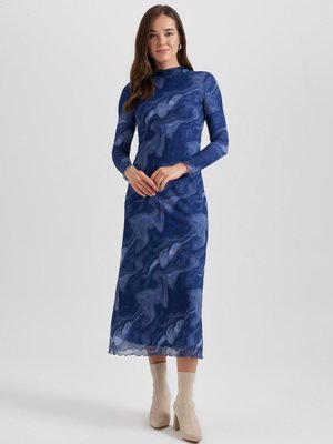 Degrade Geçişli Uzun Kollu Tül Maxi Elbise Degrade Geçişli Uzun Kollu Tül Maxi Elbise