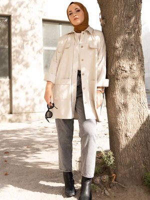 Süs Kapalı Iki Cepli Tahta Düğmeli Gömlek Süs Kapalı Iki Cepli Tahta Düğmeli Gömlek