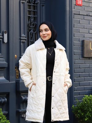 Yakası Kürklü Bel Bağlamalı Kapitone Mont Yakası Kürklü Bel Bağlamalı Kapitone Mont