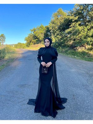 Siyah Omuz Tül Detaylı Abiye Elbise