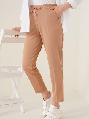 İp Detaylı Beli Lastikli Bilekte Pantolon Camel