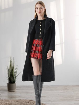 Siyah Düğmeli Uzun Buklet Kaban Siyah Düğmeli Uzun Buklet Kaban