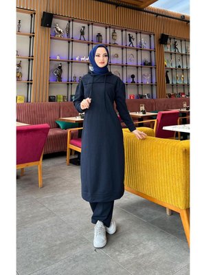Uzun Tunik Kapüşonlu Kenardan Yırtmaçlı İkili Spor Takım Lacivert Uzun Tunik Kapüşonlu Kenardan Yırtmaçlı İkili Spor Takım Lacivert