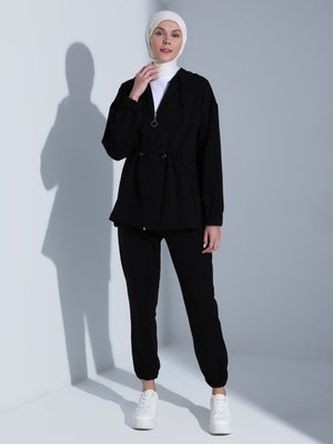 Beli Lastik Detaylı Kapüşonlu Eşofman Takım Siyah Beli Lastik Detaylı Kapüşonlu Eşofman Takım Siyah