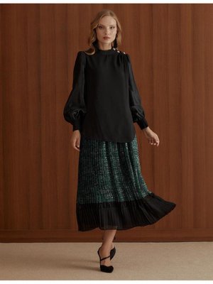 Omzu Düğmeli Balon Kol Siyah Bluz