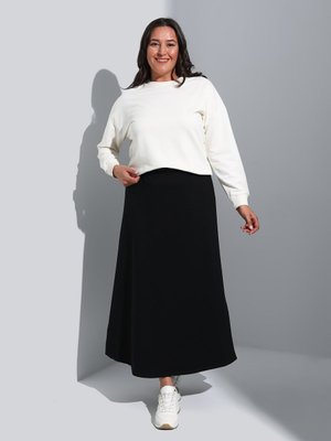 Siyah Büyük Beden Beli Lastikli İki İplik Örme Etek