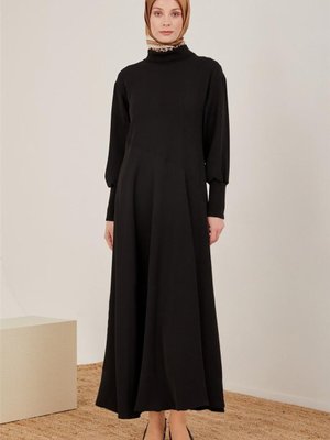 Yakası Ve Kolu Ribanalı Elbise Siyah
