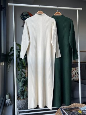 Yarım Balıkçı Kırık Beyaz Triko Elbise