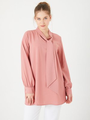 Pembe Taşlı Fular Detaylı Saten Gömlek Pembe Taşlı Fular Detaylı Saten Gömlek