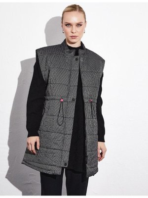 Belden Büzgülü Çıtçıt Ve Fermuar Detaylı Yelek Siyah Belden Büzgülü Çıtçıt Ve Fermuar Detaylı Yelek Siyah