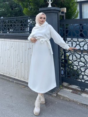 Üç Iplik Kapüşonlu Elbise Beyaz Üç Iplik Kapüşonlu Elbise Beyaz