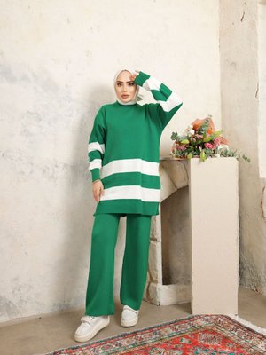 Yeşil Garnili Triko İkili Takım